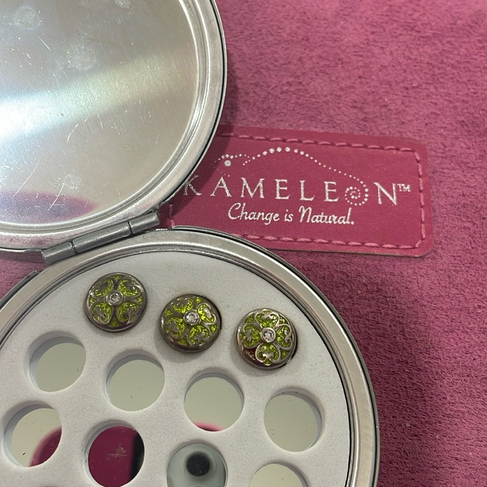 Lot of 3 Kameleon lime green pops-like new!